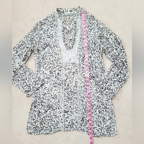 Chico’s Woman 100% Silk Animal Print Tunic Top Size 1 Large Beaded Embellished - Picture 10 of 14